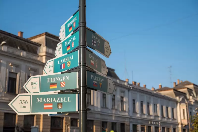 Testvérvárosok irányába