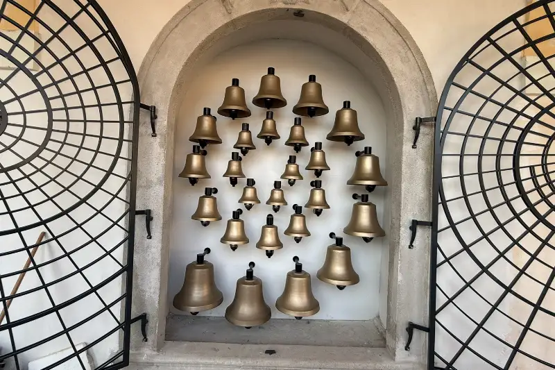 Új harangjáték kerül a Városháza homlokzatára – Szavazzon Ön is, milyen nevet viseljenek!